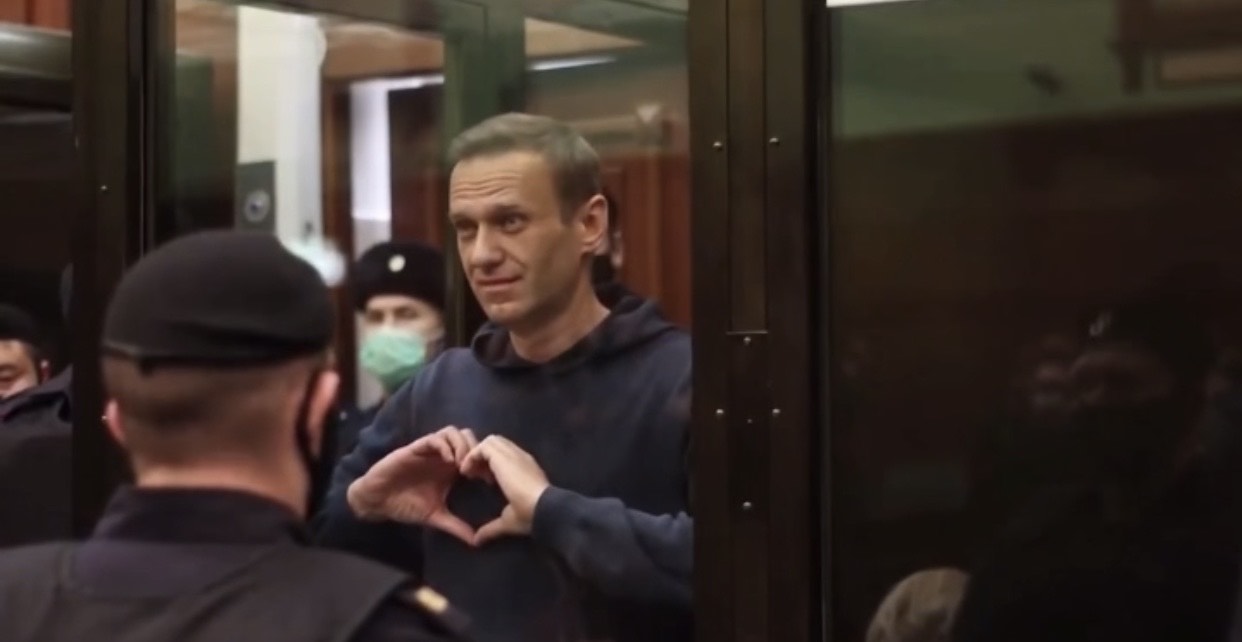 Uhapšeni ruski opozicionar Navalny uputio emotivne poruke supruzi tijekom sudskog zasjedanja
